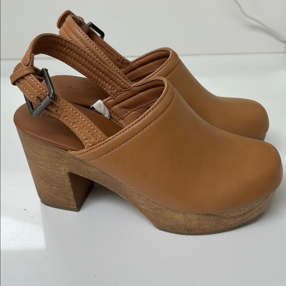 Universal Thread Brown Slingback Platform Clogs - Picture 2 of 5